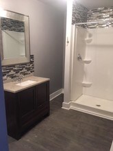 398 Douglas St, Unit 1 in Akron, OH - Foto de edificio - Building Photo