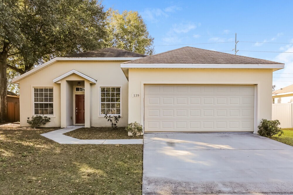 139 Bluff Pass Dr in Eustis, FL - Building Photo