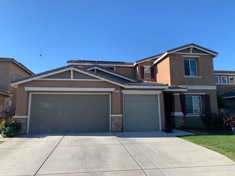 11717 California Poppy Dr in Bakersfield, CA - Building Photo