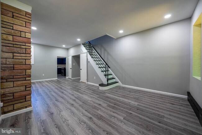 2105 S Woodstock St in Philadelphia, PA - Building Photo - Building Photo