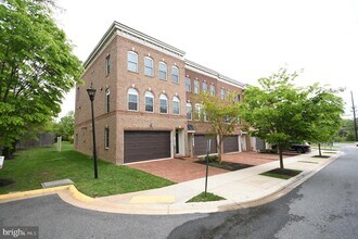 14823 Wootton Manor Ct in Rockville, MD - Building Photo - Building Photo