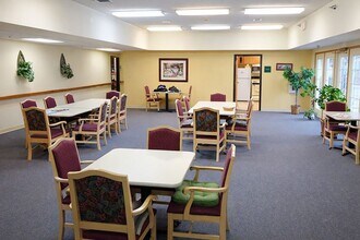 COUNTRYSIDE OF CLINTON in Clinton, IA - Foto de edificio - Building Photo