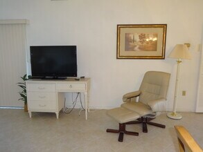 1211 Capri Isles Blvd in Venice, FL - Building Photo - Building Photo
