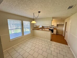 7802 Scotland Yard in Austin, TX - Foto de edificio - Building Photo