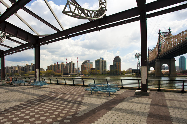 Riverwalk Landing in New York, NY - Foto de edificio - Building Photo