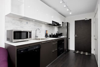 GEC Marine Gateway in Vancouver, BC - Building Photo - Building Photo
