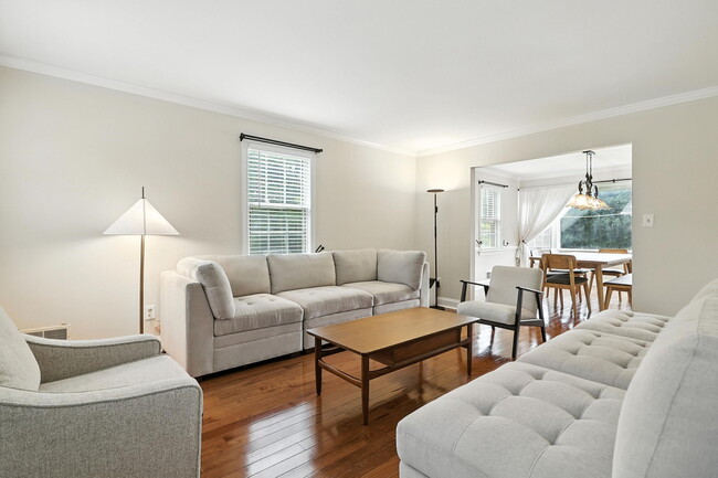 6730 Haycock Rd in Falls Church, VA - Building Photo - Building Photo