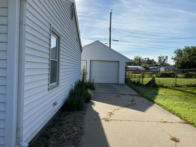 805 S 7th St in Marion, IA - Building Photo - Building Photo