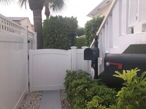 325 S Ocean Breeze in Lake Worth Beach, FL - Building Photo - Building Photo