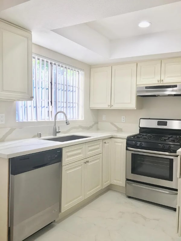 property at 544 E Tujunga Ave