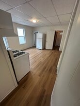 19 Butterfield St, Unit Second floor in Lowell, MA - Building Photo - Building Photo