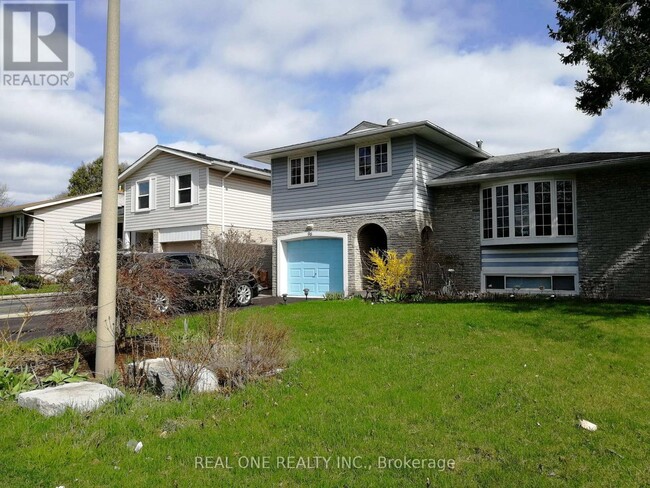 96 Osborne Crescent in Oakville, ON - Building Photo - Building Photo