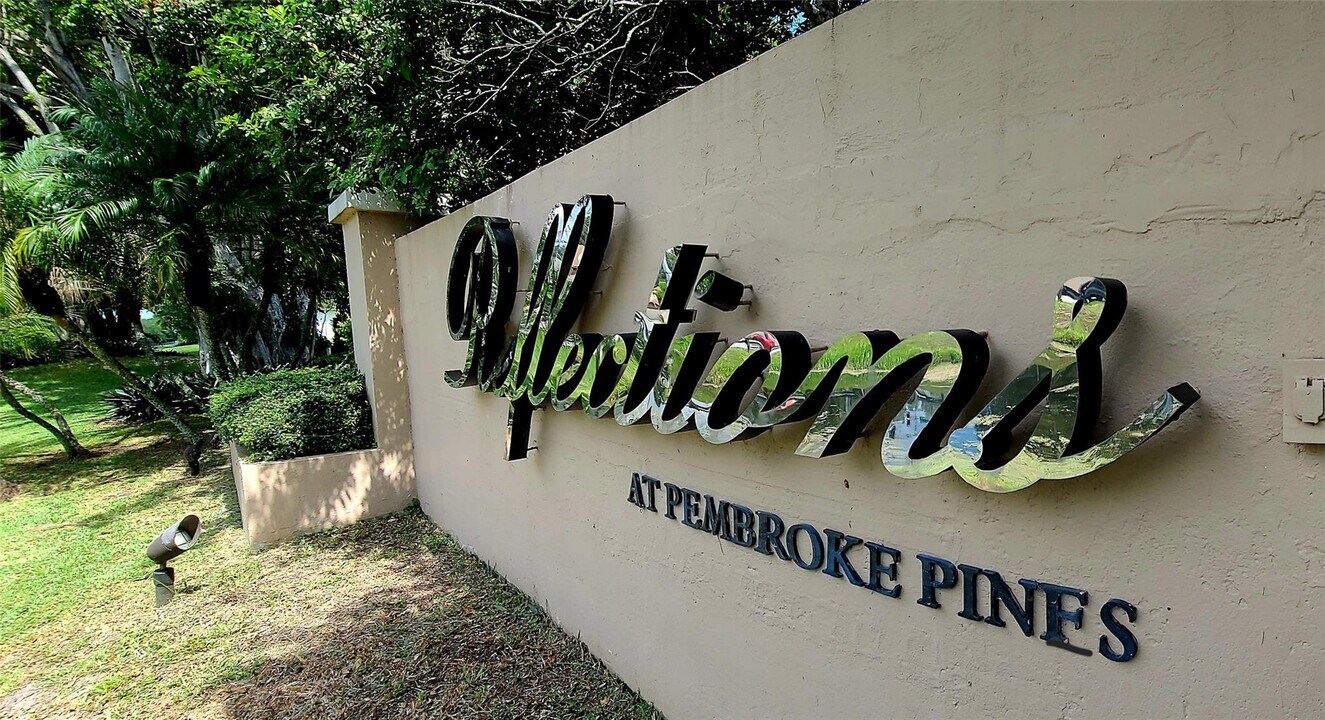 1881 NW 96th Terrace in Pembroke Pines, FL - Building Photo