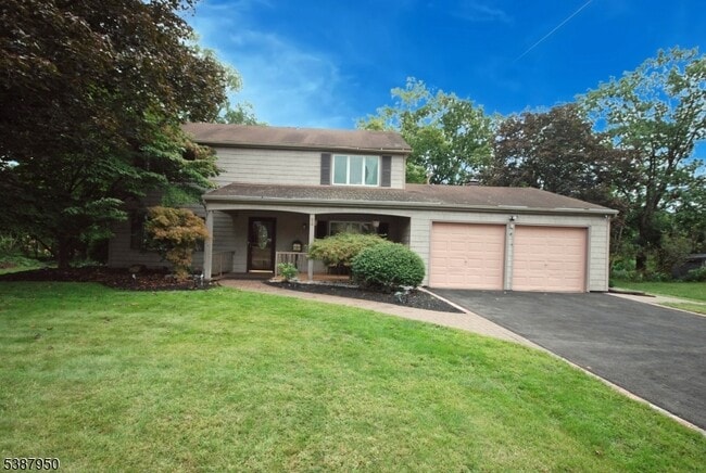 25 Hughes Rd in Franklin Township, NJ - Building Photo - Building Photo