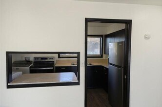 207 March Dr NE in Moses Lake, WA - Foto de edificio - Building Photo