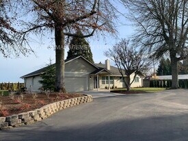14860 SW Hillsboro Hwy in Hillsboro, OR - Building Photo