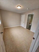 815 S Emporia St, Unit 212 in Wichita, KS - Foto de edificio - Building Photo