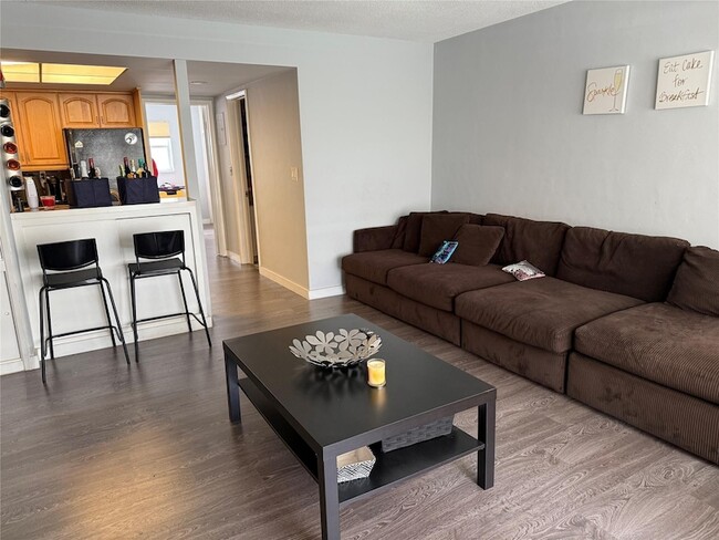 property at 1110 N Riverside Dr