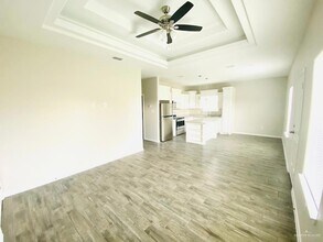 801 W Sunset Valley St in Alton, TX - Foto de edificio - Building Photo