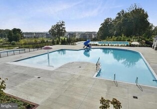 13220 Tivoli Lake Blvd in Silver Spring, MD - Building Photo - Building Photo