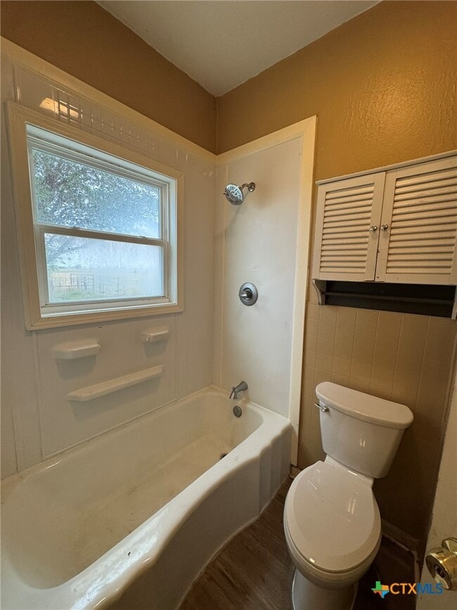 property at 1451 Old Seguin Luling Rd