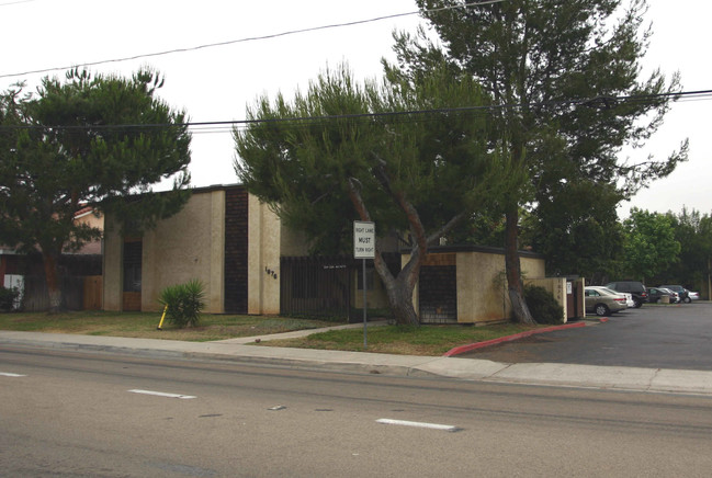 Hiawatha Apartments in El Cajon, CA - Building Photo - Building Photo