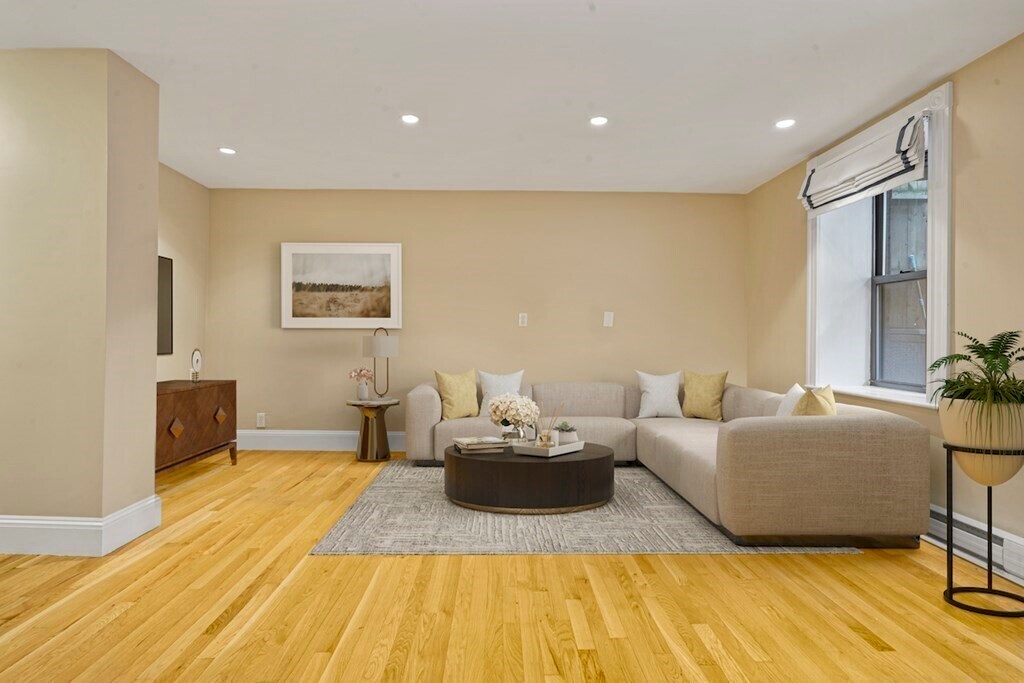 31 Hanson St in Boston, MA - Building Photo