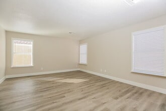 7933 Hollow Pine St in Las Vegas, NV - Building Photo - Building Photo