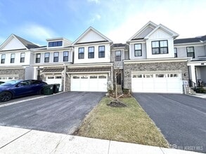 5 Wisteria Ct in Monroe Township, NJ - Building Photo - Building Photo