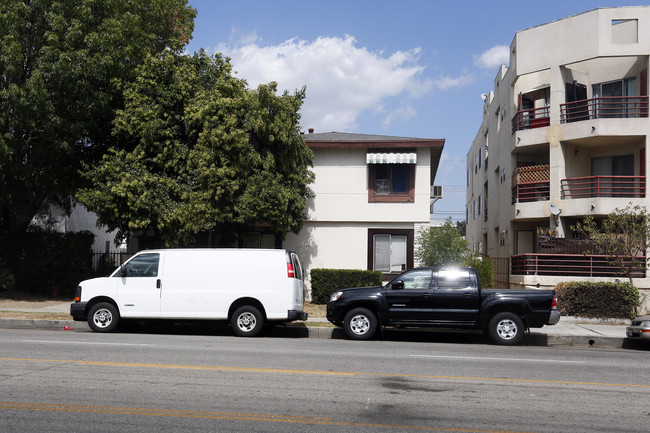 20627 Vanowen St in Winnetka, CA - Foto de edificio - Building Photo