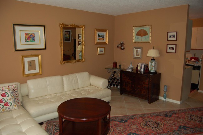 3915 S Flagler Dr-Unit -218 in West Palm Beach, FL - Building Photo - Building Photo