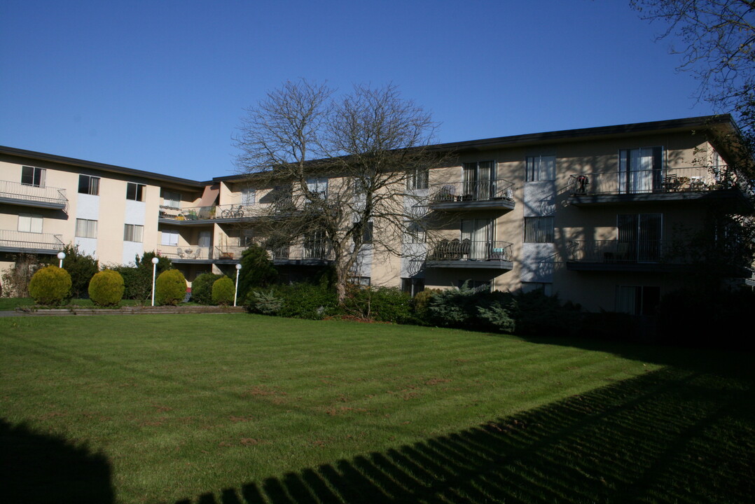 Evergreen Place in Burnaby, BC - Building Photo