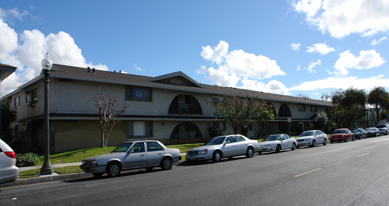 10922 Oak St in Los Alamitos, CA - Building Photo