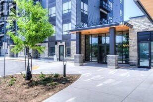 255 Northfield Dr E in Waterloo, ON - Building Photo