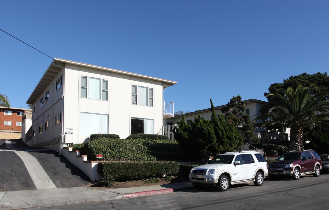 Sea Cliff Terrace in Del Mar, CA - Building Photo