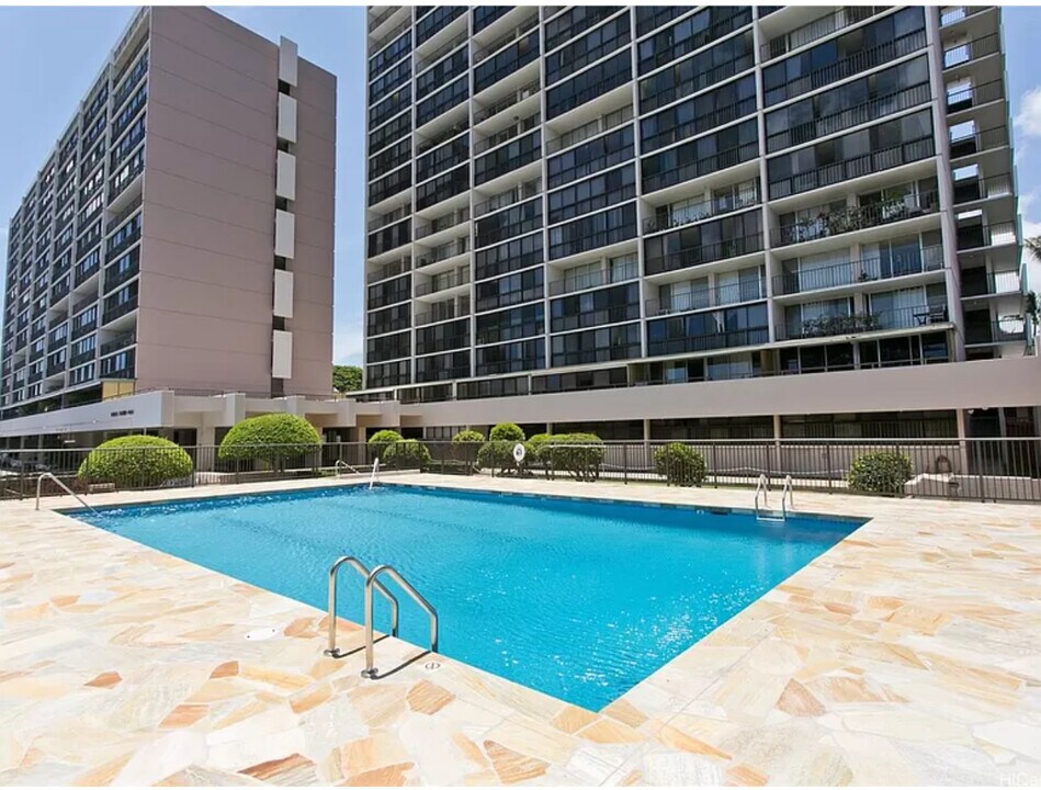 4300 Waialae Ave in Honolulu, HI - Building Photo