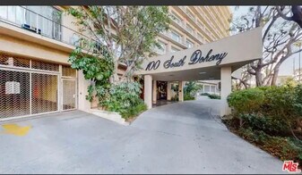 100 S Doheny Dr, Unit 213 in Los Angeles, CA - Building Photo