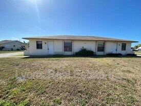801 SE 5th Ave in Cape Coral, FL - Building Photo