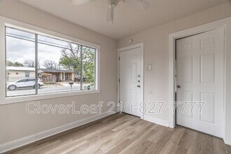 230 Paramount Ave in San Antonio, TX - Building Photo - Building Photo