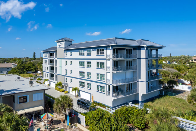 FLORES DE LA COSTA in Cocoa Beach, FL - Foto de edificio - Building Photo