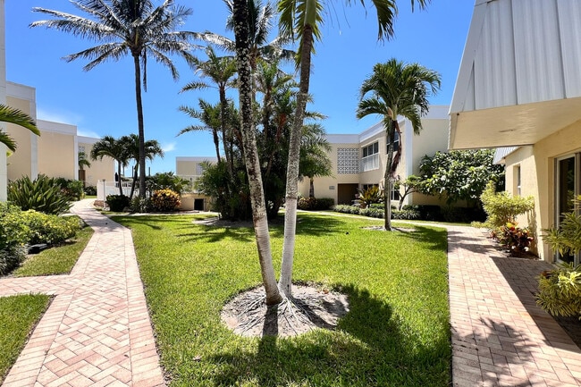 3541 NE Ocean Blvd in Jensen Beach, FL - Foto de edificio - Building Photo