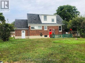24 Simonton Dr in Chatham, ON - Building Photo - Building Photo