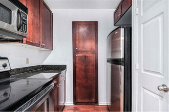 2657 Lenox Rd NE in Atlanta, GA - Building Photo - Building Photo