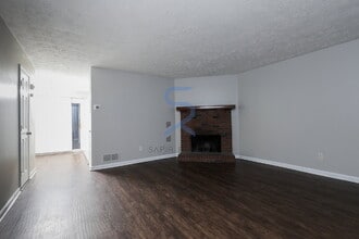 284 Timber Creek Ln SW in Marietta, GA - Building Photo - Building Photo