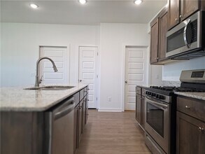 704 W Loren Dr in Siloam Springs, AR - Building Photo - Building Photo