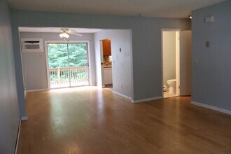 745 Merrow Rd in Coventry, CT - Building Photo - Building Photo