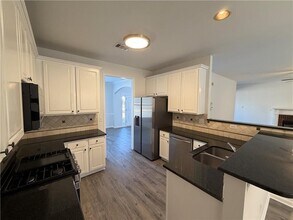 505 Summer Breeze Ct. in Alpharetta, GA - Foto de edificio - Building Photo