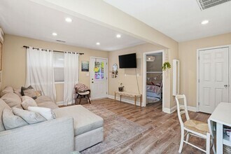 3849 Delmont Ave in Oakland, CA - Building Photo - Building Photo