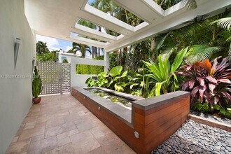 405 E San Marino Dr in Miami Beach, FL - Building Photo - Building Photo