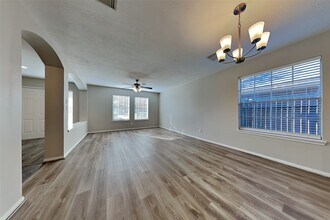 31110 Silver Village Dr in Spring, TX - Building Photo - Building Photo